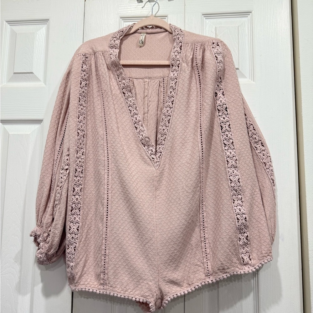 Free People Mean it Romper oversized crochet deep V-neck dusty rose size XS - Picture 6 of 14